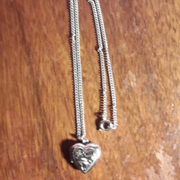Vintage Puffy Sterling Silver Heart Locket 1930s-1940s - Picture 5 of 5